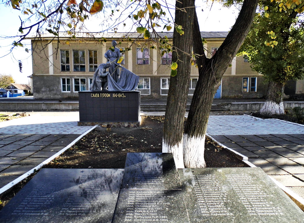 Братская могила, с. Делакеу